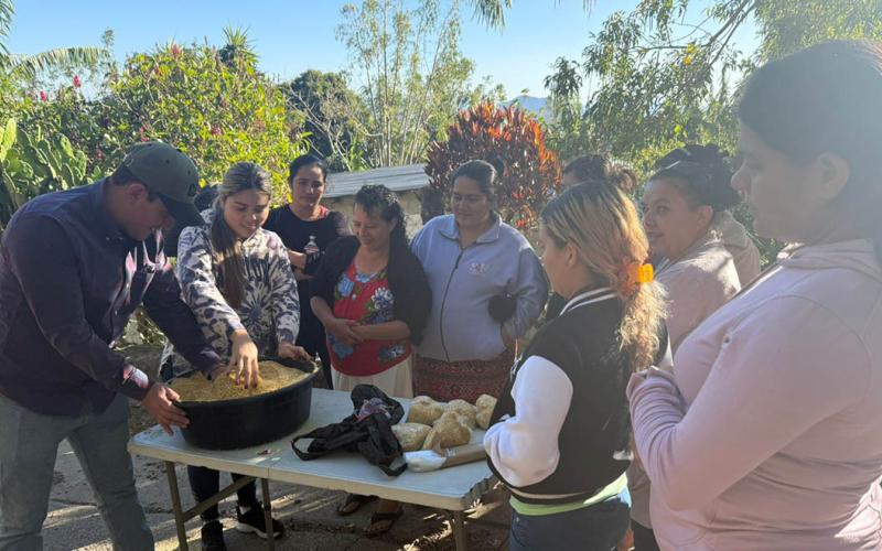 Tecnifican producción avícola con el uso de recursos locales