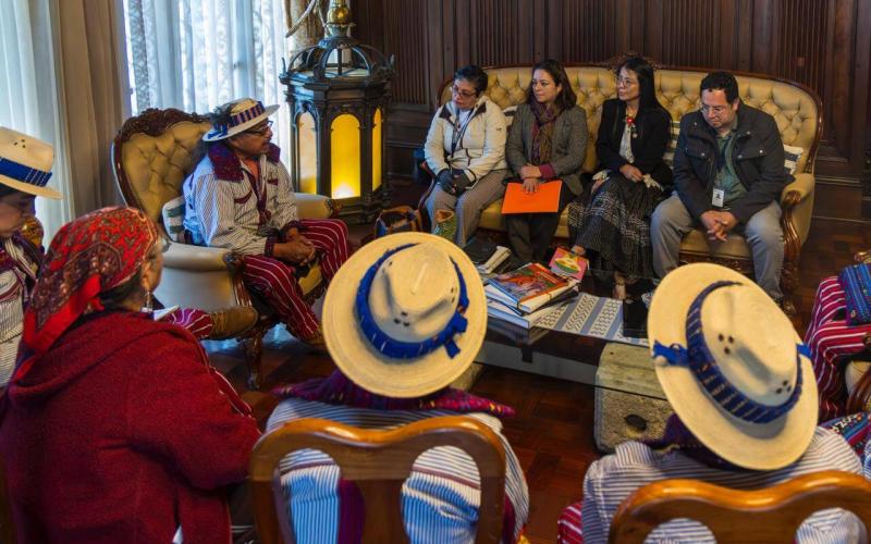 Viceministra Cotí Lux sostiene reunión con portadores de la cultura de Huehuetenango