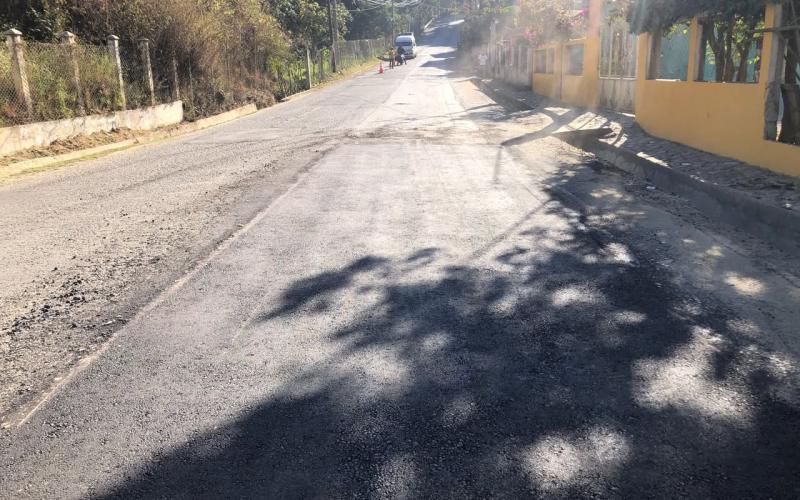 Reparan la carretera que conecta San Raymundo con el Carrizal 