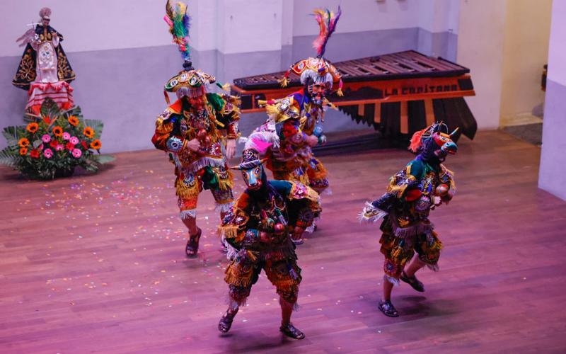 El Ballet Moderno y Folklórico de Guatemala danzó en Mixco en honor a la Rab’in Ajaw. 