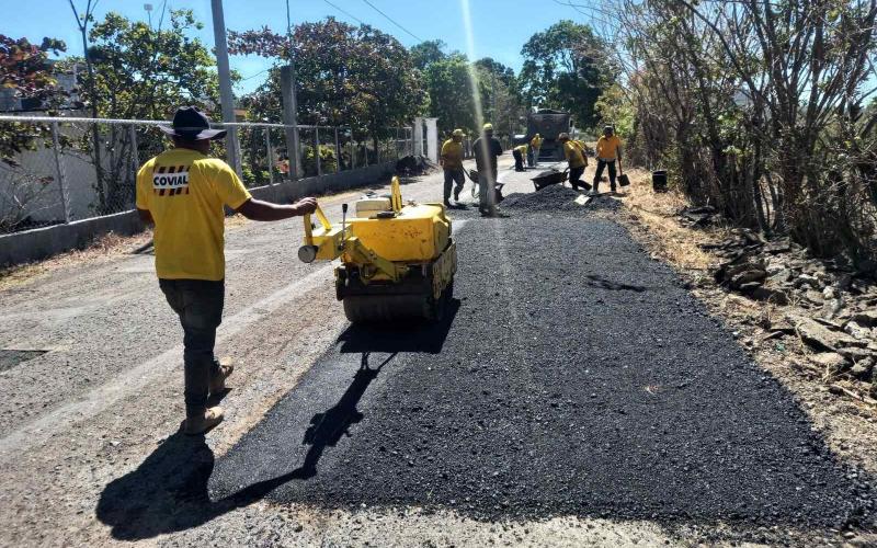 Reparan baches en beneficio de las comunidades Cerro de Pinos y Papalhuapa