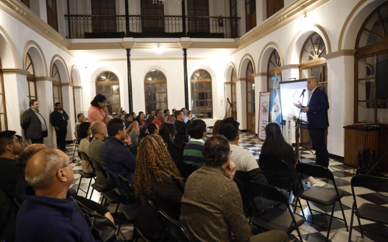 Conferencia de Enrique Bocanegra: una mirada histórica de la piratería en la región. 
