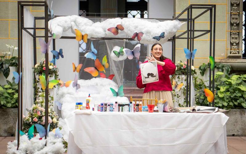 Cecilia Pérez preparó el “Taller de Collage” que convirtió el Palacio Nacional en un espacio de sanación