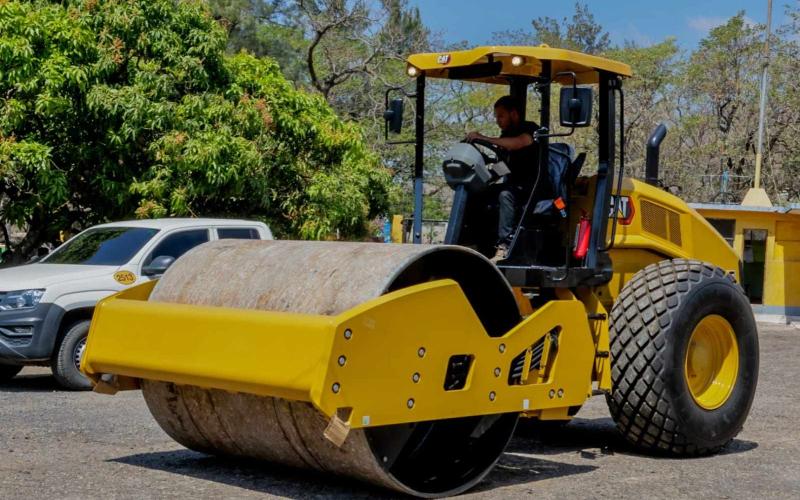 Nueva maquinaria refuerza trabajos viales en Jutiapa 