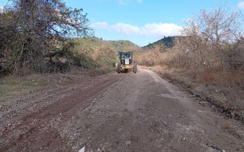 Mantenimiento en rutas de terracería de Ipala mejoran el acceso Chiquimula