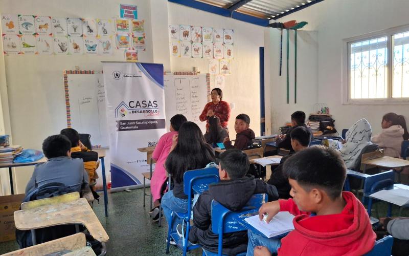 Juventud de San Juan Sacatepéquez fortalece la identidad cultural. 