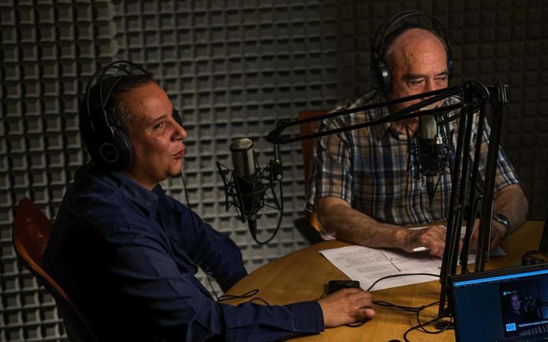 Radio Faro Cultural fortalece la identidad nacional con marimba. 