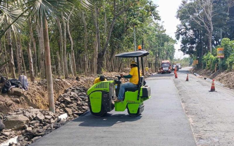 Labores de bacheo mejoran la ruta en Suchitepéquez