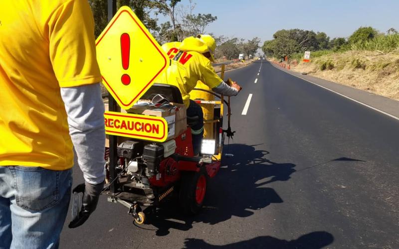 Renovación de Señalización en la CA-2 Occidente brinda seguridad a los conductores