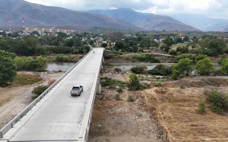 Estamos a un paso de finalizar el puente El Jícaro que llevará desarrollo a El Progreso