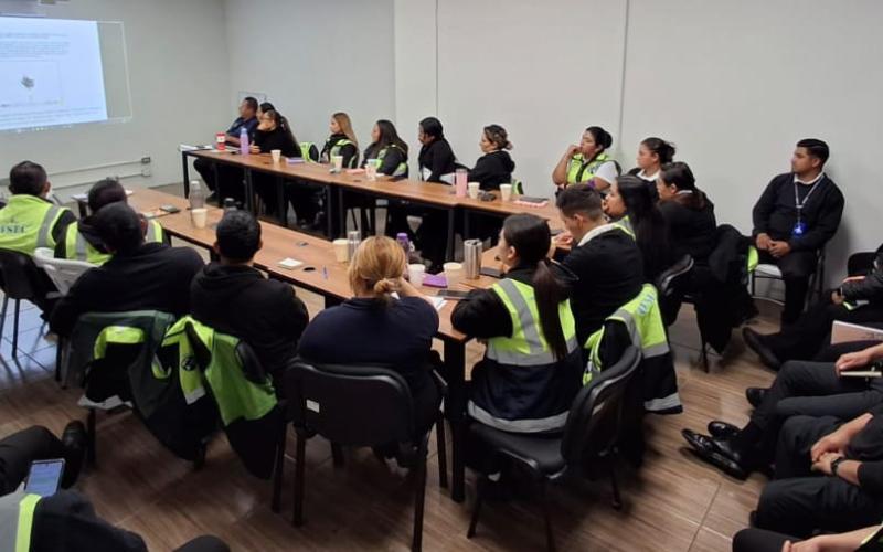 La jornada estuvo dirigida a sub jefaturas, instructores, supervisores y operadores de equipos de Rayos X, quienes diariamente tienen la responsabilidad de inspeccionar equipaje y velar por la seguridad de pasajeros y colaboradores dentro de la terminal aérea.