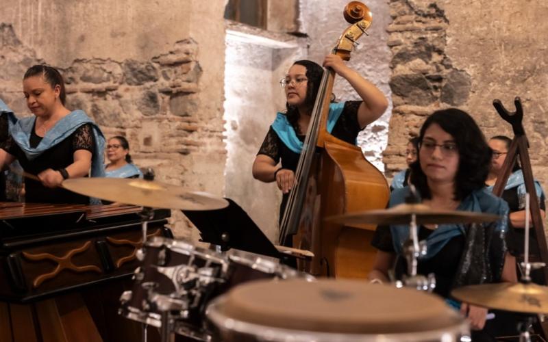 contrabajo, agrupaciones de marimba