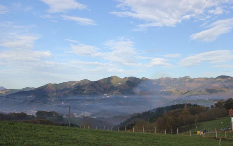 El descenso de temperaturas y vientos podría afectar cultivos y ganado en 15 departamentos