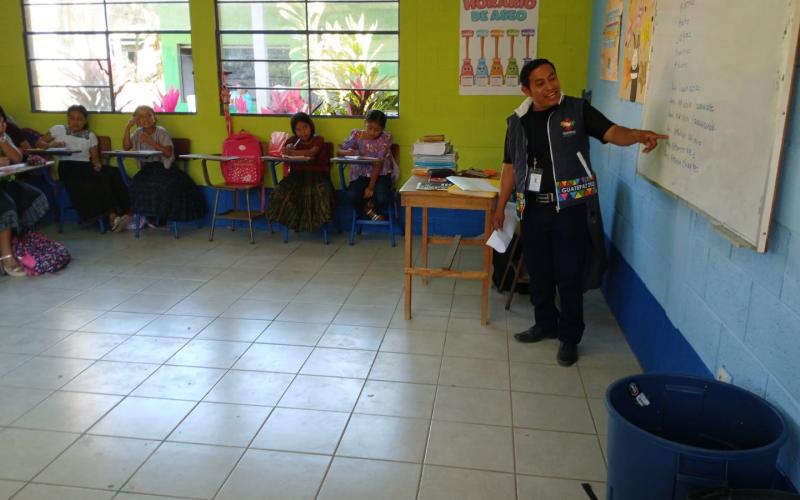 Clase magistral refuerza lengua materna en Livingston