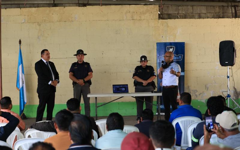 Más de 50 pilotos refuerzan la seguridad vial en jornada de capacitación liderada por la DGT y PROVIAL