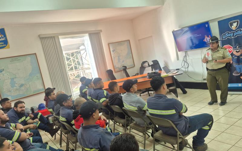 PROVIAL capacita a conductores del sector empresarial para fortalecer la seguridad vial