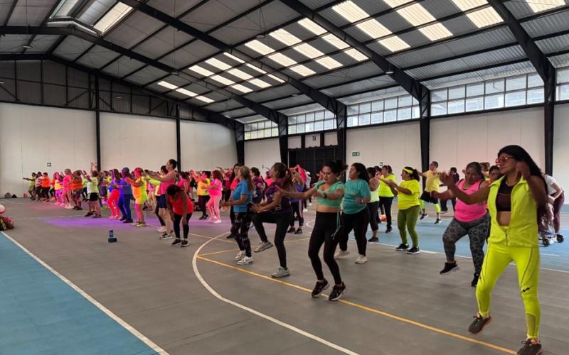 Clases de zumba en el parque Erick Barrondo