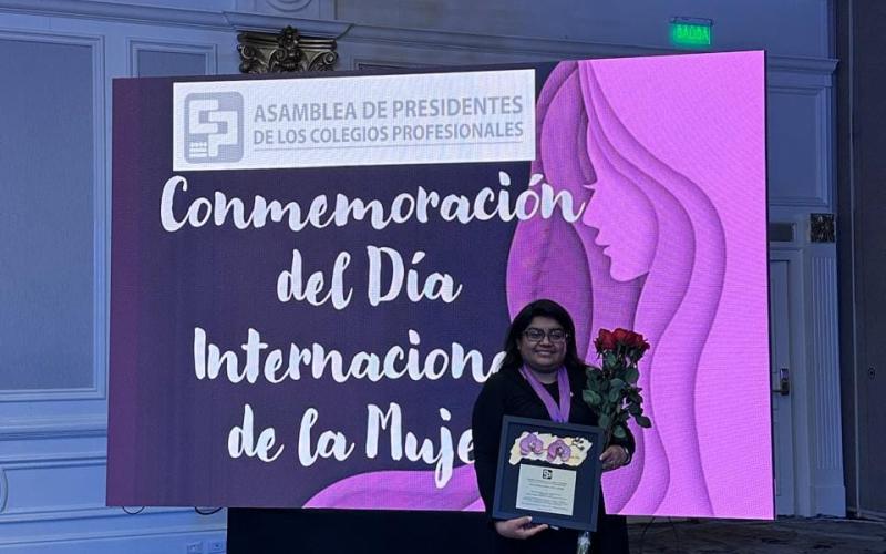 Acuicultora Darling Hermosilla distinguida con la medalla Olimpia Altuve