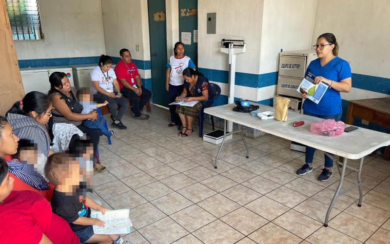 Aprenden cómo fortalecer la alimentación familiar en Suchitepéquez