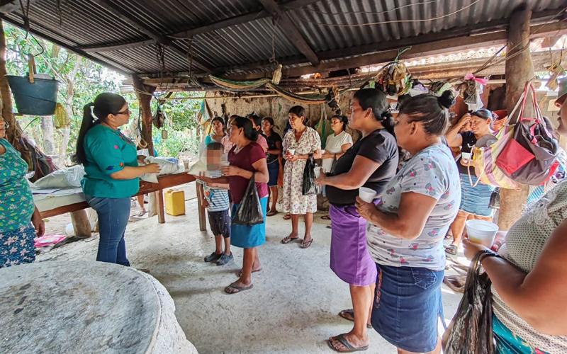 Capacitan a familias de Chiquimula en alimentación por etapas de vida