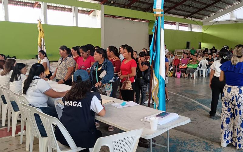 Entregan raciones alimentarias en dos departamentos