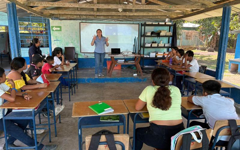 Estudiantes de Los Amates aprenden a cultivar sus propios alimentos