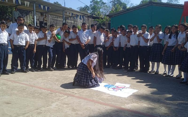 Estudiantes de San Marcos aprenden acerca del Gusano Barrenador