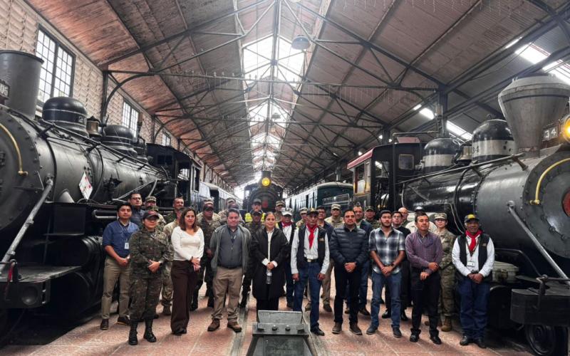 Participantes en el encuentro sobre construcción y desarrollo ferroviario
