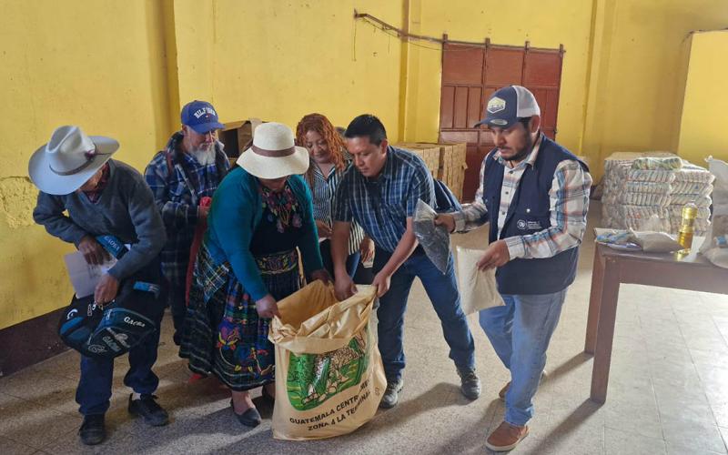 Inicia entrega de asistencia alimentaria para familias vulnerables en Aguacatán