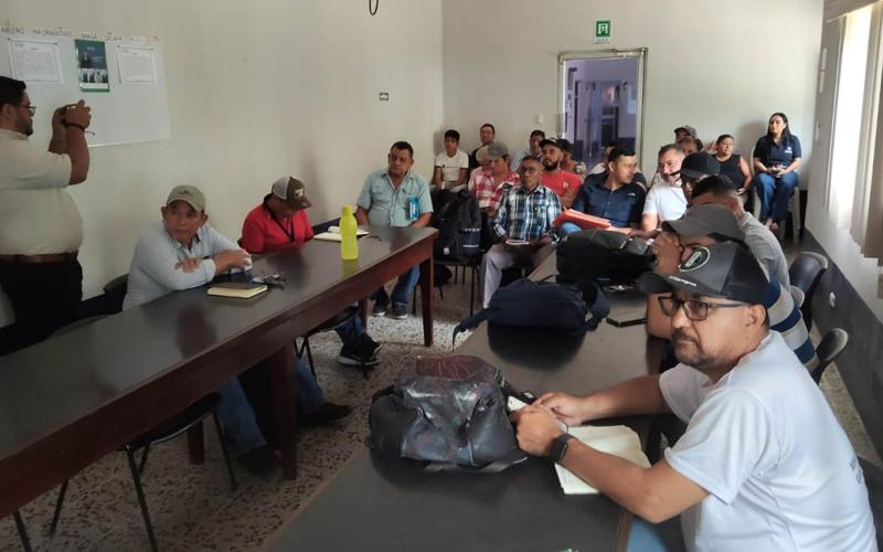 Instruyen a sectores productivos de Zacapa en gestión de proyectos y asociatividad