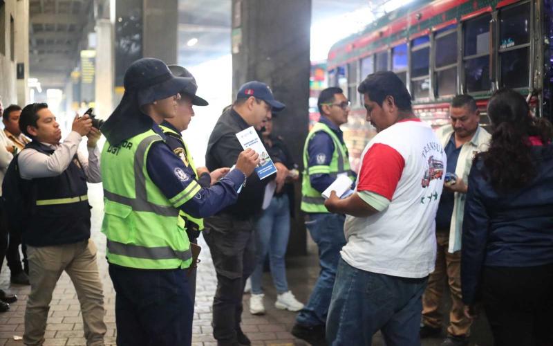 Pilotos de transporte extraurbano reciben capacitación en seguridad vial en Centra Sur
