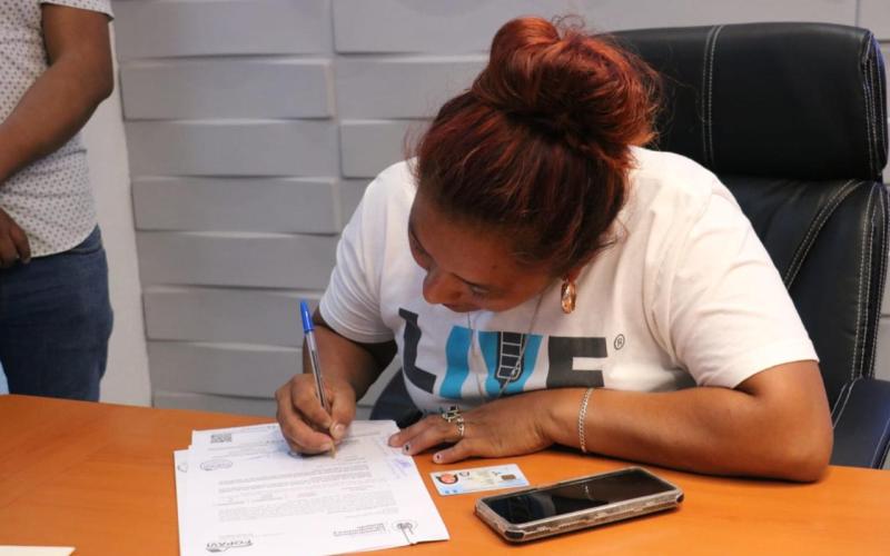 137 familias reciben certificados de subsidio habitacional en distintos municipios