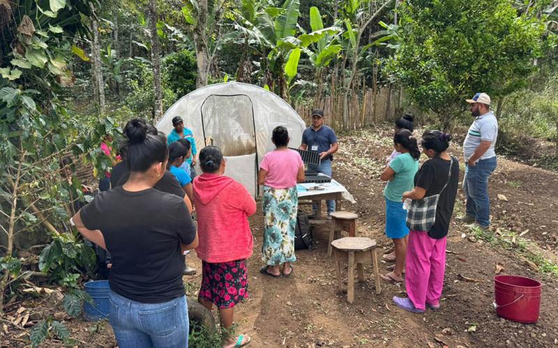 Piloneras fortalecen la agricultura familia en cuatro comunidades de Zacapa