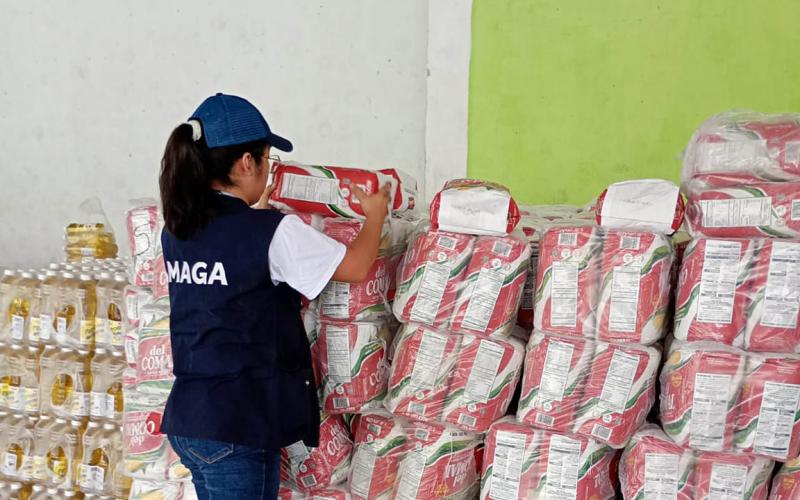 Preparan raciones alimentarias para familias en situación de inseguridad alimentaria