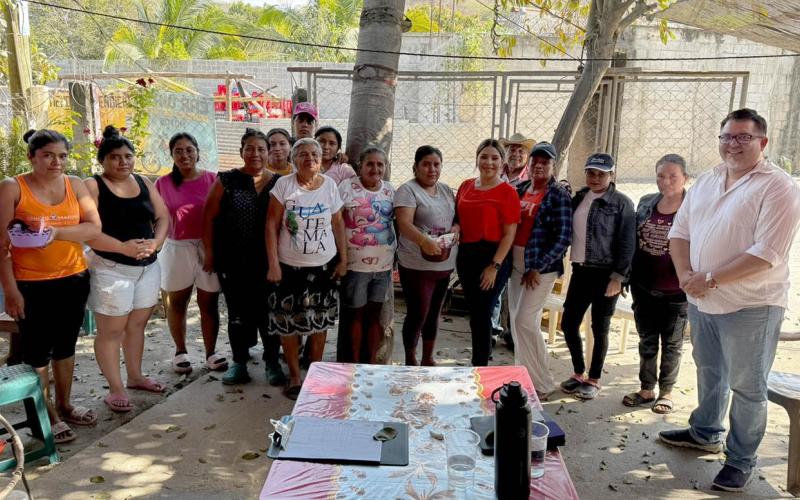 Promueven el desarrollo personal de integrantes del CADER en Teculután