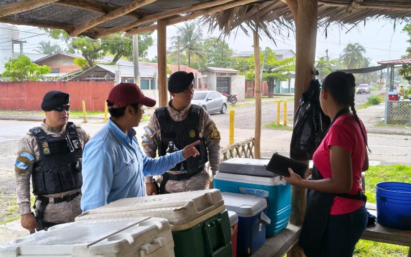 Verifican en comercios cumplimiento de la veda de langosta