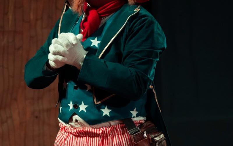 ¡El telón está por abrirse!