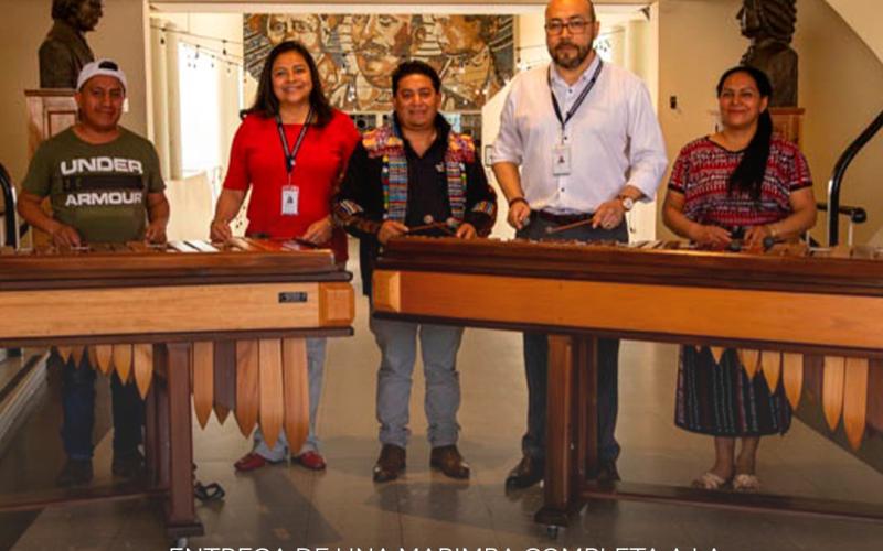 La Dirección de Formación Artística entregó una marimba completa al maestro Vicente Santizo