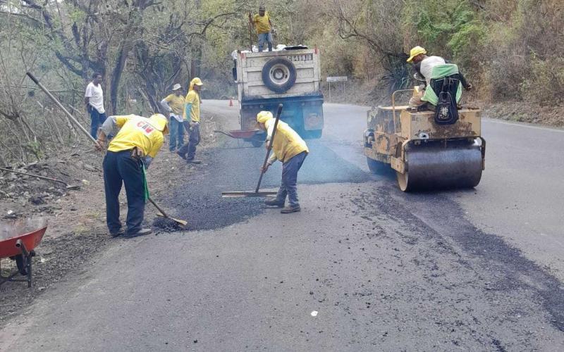 Trabajos de bacheo buscan mejorar el tránsito entre Padre Miguel y Esquipulas
