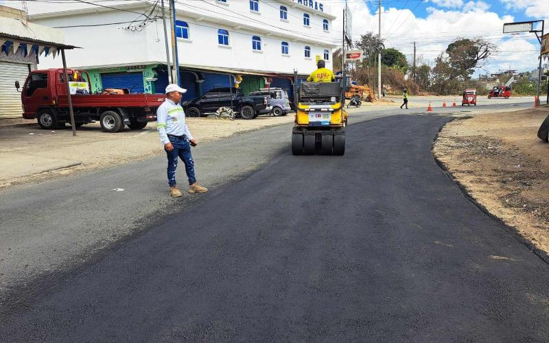 Avanza la reparación de la carretera entre Ciudad Quetzal y San Raymundo
