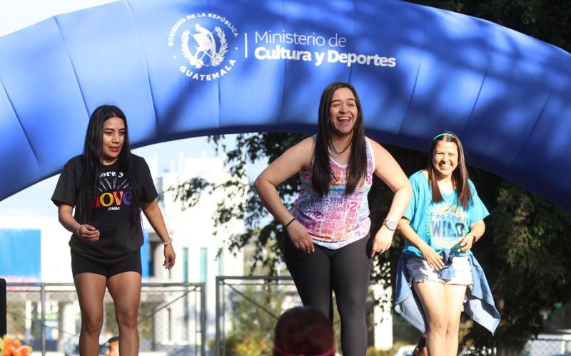 Zumba Masquerade llena de energía y creatividad el Centro Deportivo Campo Marte