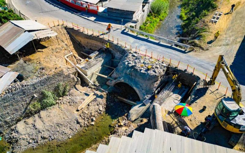 Avanza la rehabilitación del puente Río Negro en Uspantán