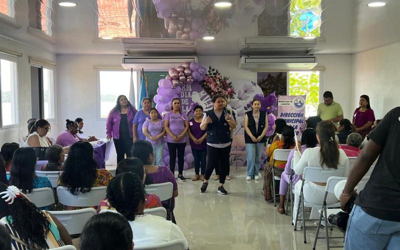 Agricultoras de Chimaltenango comparten saberes y recetas con emprendedoras de Livingston