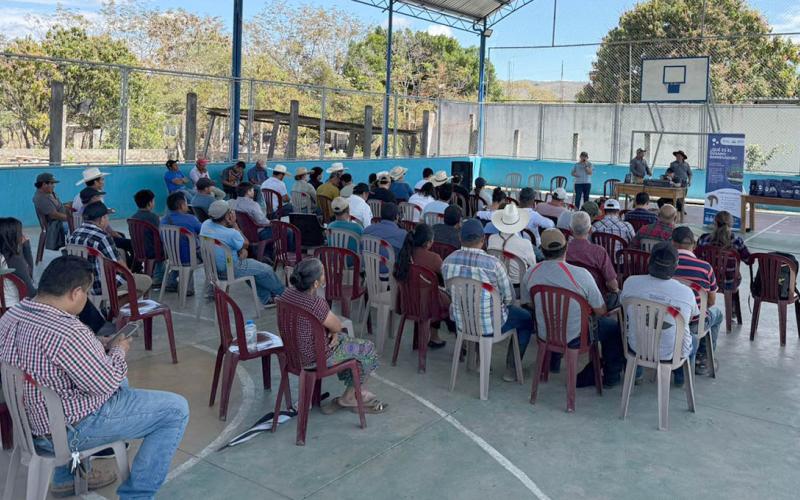 Capacitan a productores y estudiantes para la prevención del Gusano Barrenador