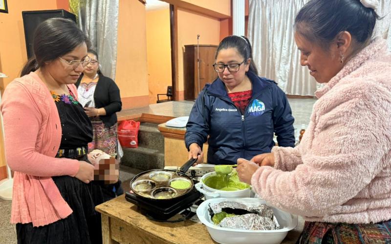 Impulsan hábitos saludables en familias de Totonicapán