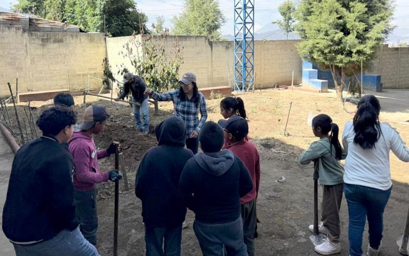 Impulsan huerto escolar y alimentación saludable en Totonicapán