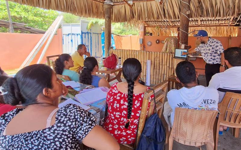 Personal de DIPESCA capacitado en avistamiento de megafauna marina