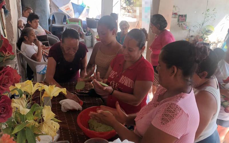 Impulsan la nutrición con recetas de plantas locales