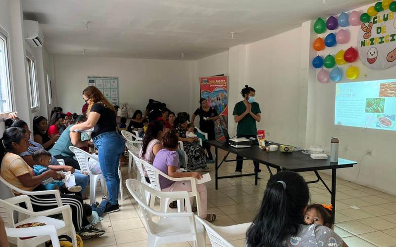 Entre canela y zanahoria, familias de Zacapa aprenden a alimentarse mejor