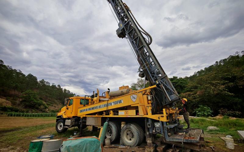 Ejército de Guatemala garantiza acceso a agua potable en Joyabaj, Quiché con nuevo pozo mecánico.